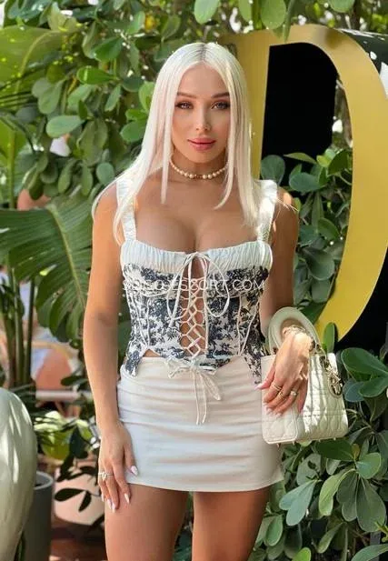 Sligo escort Charlotte — 4